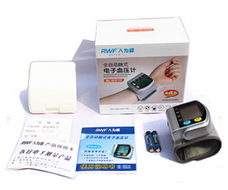 全自动家用腕式电子血压计语音播报高精准血压仪器