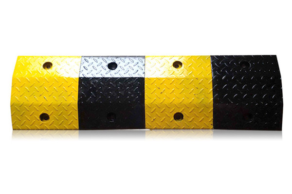 长春城市路口减速带安装图2