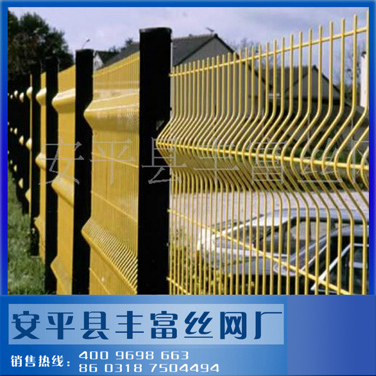 浸塑球场隔离护栏网 安平低碳钢丝护栏网厂家直销小区围栏护栏网