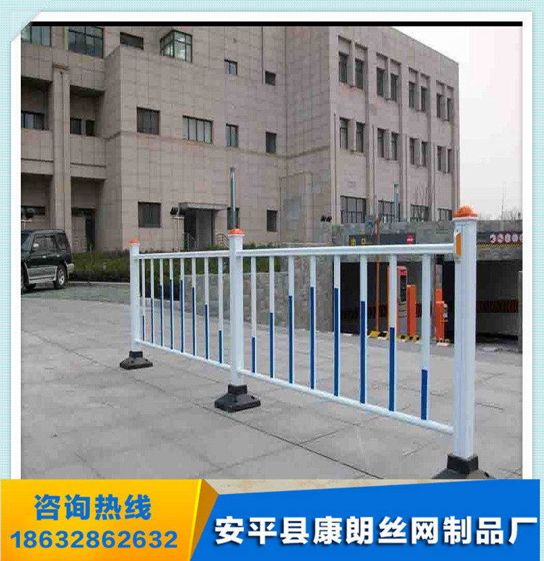 小区草坪花池护栏 市政道路施工护栏 隔离护栏订做图1