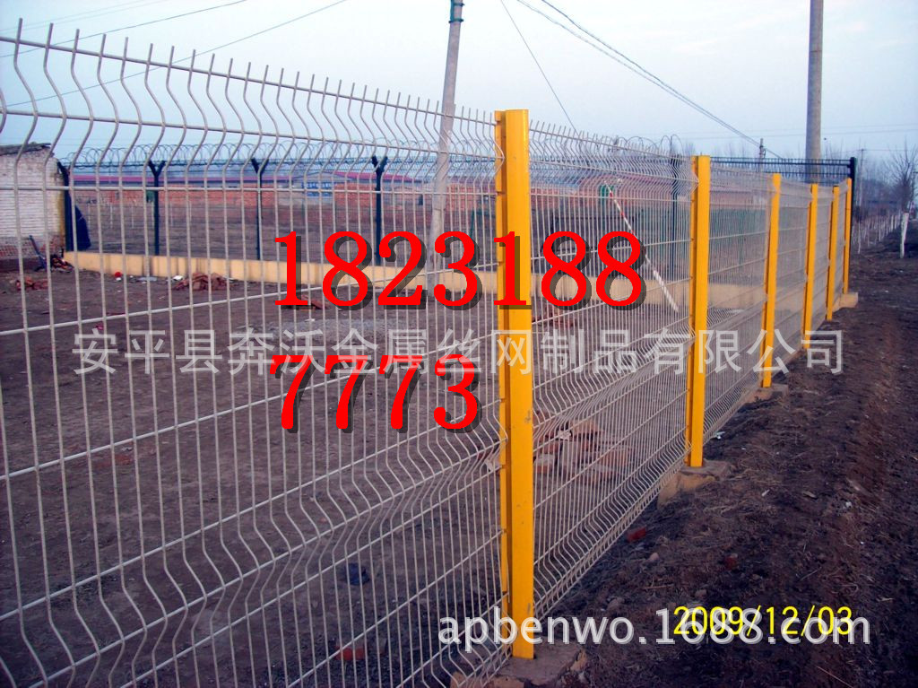 厂家直销美观经济实用三角折弯护栏网 桃型立柱护栏网