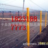 厂家直销美观经济实用三角折弯护栏网 桃型立柱护栏网