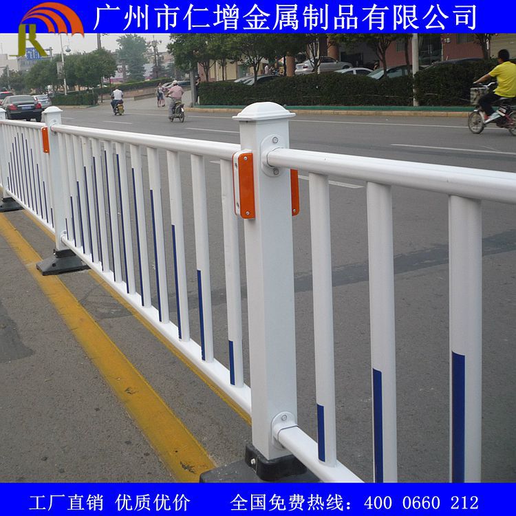 厂家定做市政道路隔离护栏 道路中央隔离护栏 锌钢道路护栏网