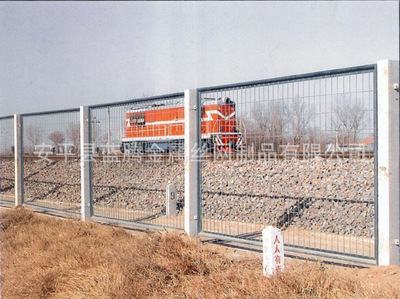 供应 铁路护栏网 铁栅栏 隔离栏栅 边坡护网