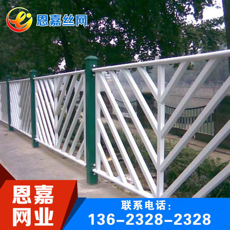 河南新乡厂家直销 市政道路隔离栏杆锌钢护栏网 人行道隔离栏杆