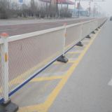 供应边坡高速公路养殖护栏网厂家直销车间厂区安全隔离防护围栏网