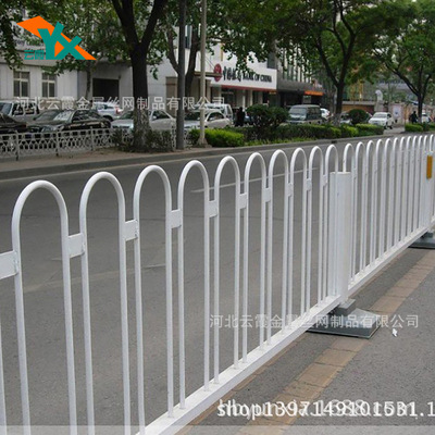 厂家直销京式圆管马路护栏供应M型道路护栏公路交通设施隔离栏
