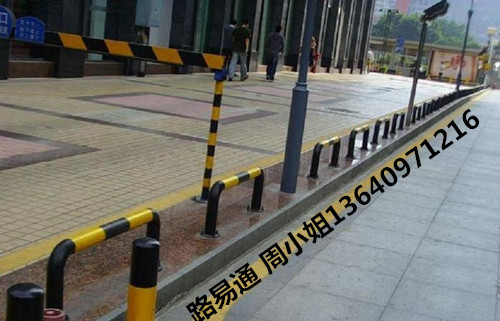 供应市政马路隔离U型护栏  国家标准U型隔离栏图3