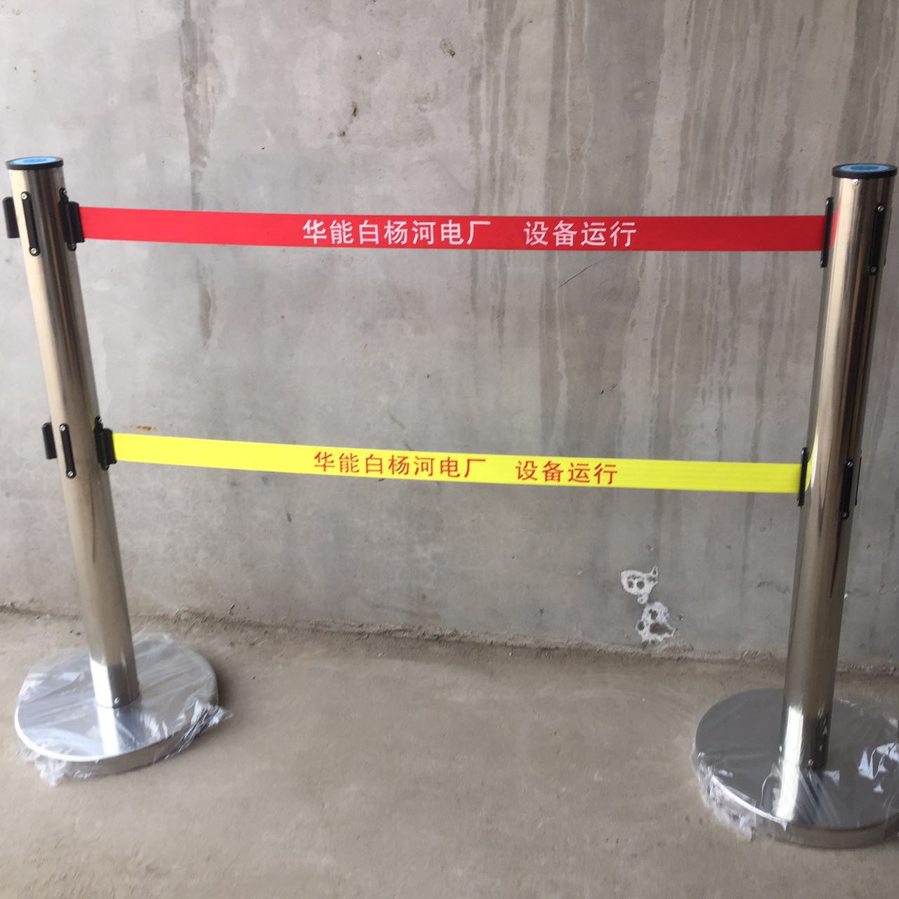 伸缩隔离带、可移动围栏、不锈钢 伸缩围栏、 安全隔离带图2