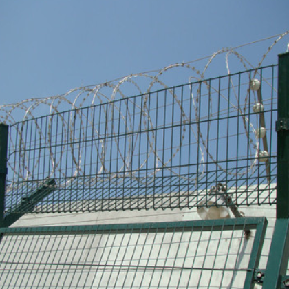 看守所护栏网刀片刺绳 监狱钢丝围墙网 防爬军事基地围墙厂家直供图3