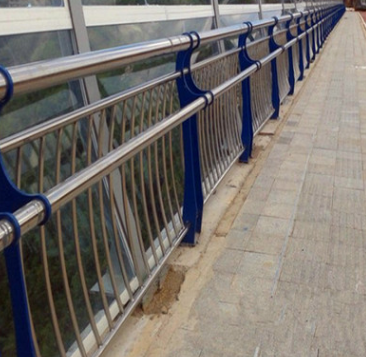 不锈钢复合管护栏 桥梁隔离护栏设计安装 防撞护栏生产厂家