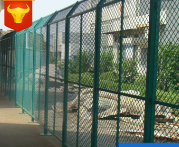 小区护栏网围栏网 体育场护栏网 镀锌丝耐用桃型柱护栏网隔离网