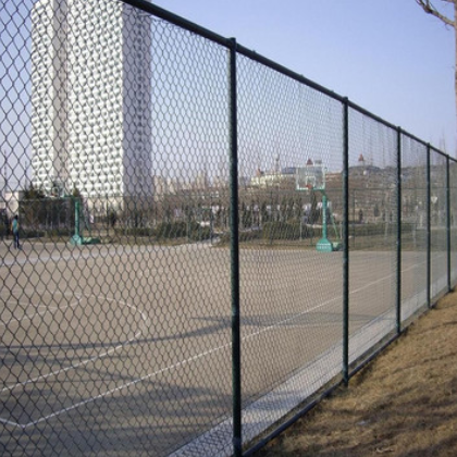 五人制足球场围网勾花网护栏绿色铁丝网围挡球场喷塑防护栏