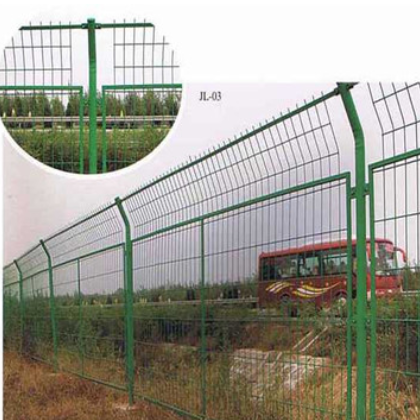安平厂家生产和销售 框架护栏网 铁丝围栏网 钢丝防护网