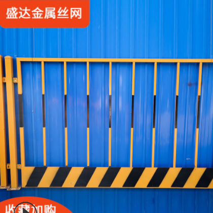 厂家批发1.2*2米黄黑色基坑围挡临边护栏立柱防护网工地基坑防护图2
