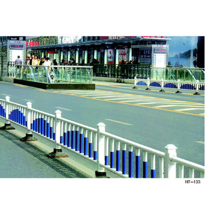 厂家直销定制道路隔离栏 安全防护栏 玛钢护栏 小区围栏 马路护栏图2