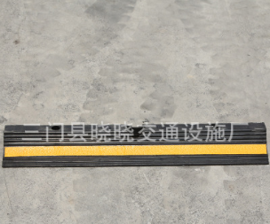 厂家直销 35cm橡胶分道体 道路反光分道标 警示分道体车辆导向标图2