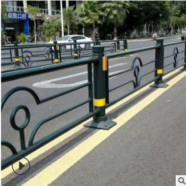 道路隔离护栏，市政铁艺围栏网，花式文化马路护栏定制厂家图1