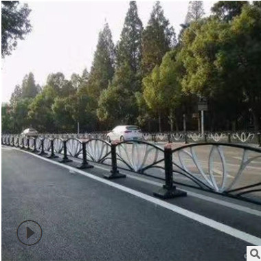 道路隔离护栏，市政铁艺围栏网，花式文化马路护栏定制厂家图2