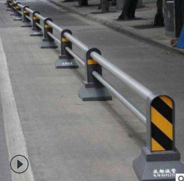 机动车非隔离道路护栏，不锈钢隔离墩围栏，公路人行道交通隔离栏图1