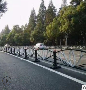 道路隔离护栏,市政铁艺围栏网,花式文化马路护栏定制厂家图1