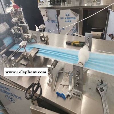 ** 口罩机加工设备 一次性口罩机 三层无纺布口罩机 口罩机器价格图1