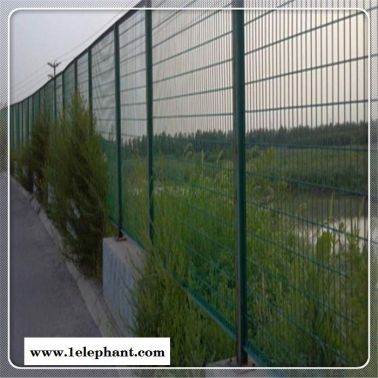 供应角铁边框防护网 南水北调防护网 水渠河道防护网 厂家定制