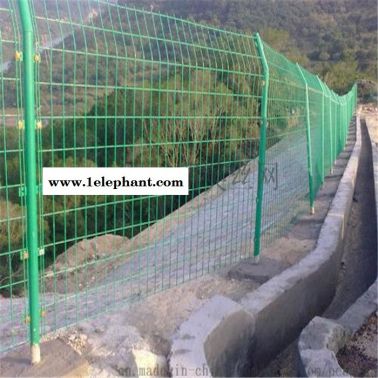 草坪防护网 果园护栏网   防护网 护栏网双边丝护栏网河道防护网桥边防护网村边防护网养殖围网小区围网设备防护网工厂