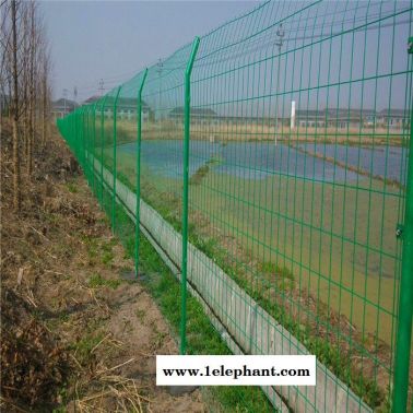 肇庆铁丝防护网定做 广东双边丝围栏网 河源道国道防护网厂家