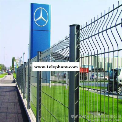 园林护栏网 绿色铁丝防护网 三折弯防护网图6