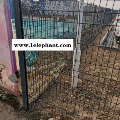 厂区护栏网  防护网 护栏网双边丝护栏网河道防护网桥边防护网村边防护网养殖围网小区围网设备防护网工厂图1