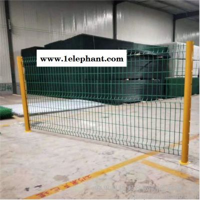 权发桃形立柱护栏网 折弯防护网 三道弯防护网 厂区隔离网现货图6