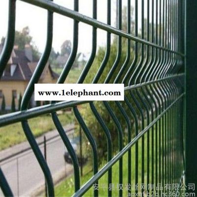 权发桃形立柱护栏网 折弯防护网 三道弯防护网 厂区隔离网现货图5