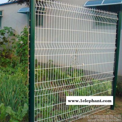 权发桃形立柱护栏网 折弯防护网 三道弯防护网 厂区隔离网现货图8