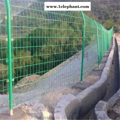 供应 科耀 双边丝护栏网 绿网片 防护网 护栏网双边丝护栏网河道防护网桥边防护网村边防护网养殖围网小区围网设备防护网工厂图3