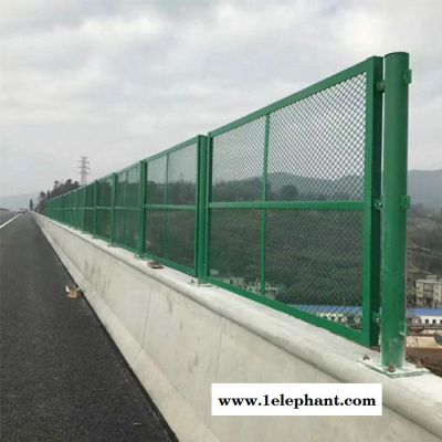 润光 桥梁防护网价格 铁路隔离防抛网 绿色金属防护网 高速公路护栏网图5