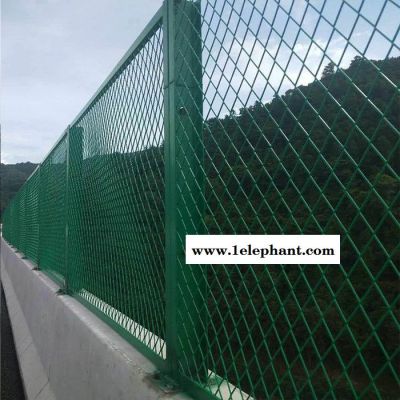 润光 桥梁防护网价格 铁路隔离防抛网 绿色金属防护网 高速公路护栏网图2