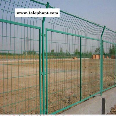 屯昌桥梁隔离网订做 海南圈地防护网图片 琼海园林浸塑网厂家图3