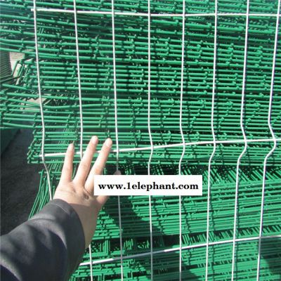顺旺绿色铁丝围栏 围墙防护网 组装式防护栏图4