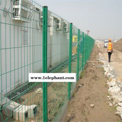 顺旺绿色铁丝围栏 围墙防护网 组装式防护栏图2