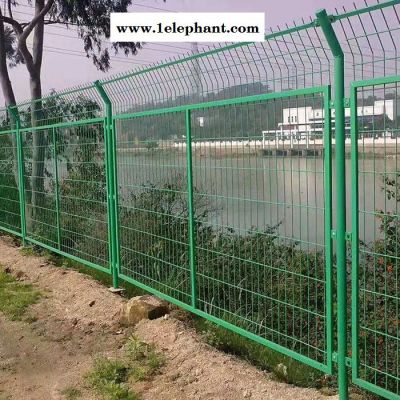 庞璐可定制  机场双边丝护栏网 圈地双边丝防护网 双边丝护栏网 工厂围栏网 圈地框架防护网图4