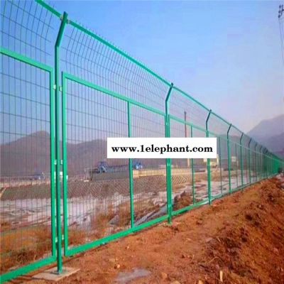 成都公路防护网 铁路防护网 浸塑护栏网  框架护栏网 金属围栏网