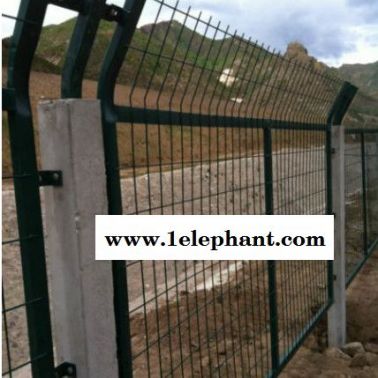 河北启华 供应铁路护栏网  铁路隔离栅  护栏网  隔离栅   铁路防护网   框架护栏网  防护网  安全防护网