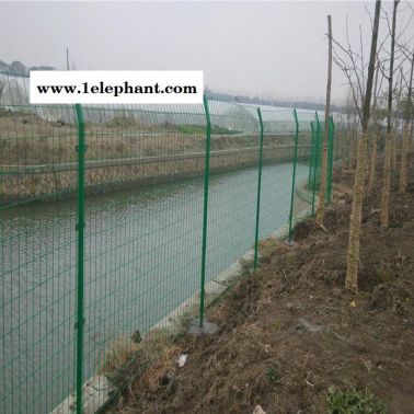 现货批发**双边丝防护网 高速公路封闭网 质量好价格低