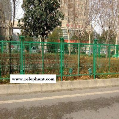 桥梁防护网 铁丝防护栏网 浸塑围栏网图5