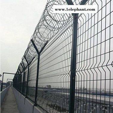 监狱护栏网 监狱护栏网 军事防护网 刀片刺丝隔离网