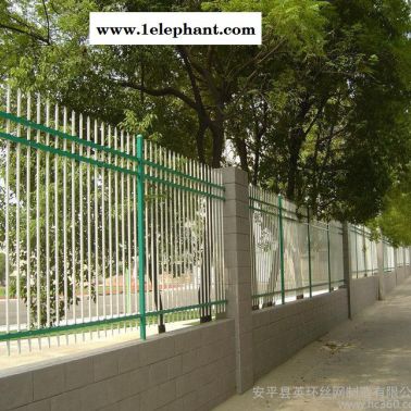 小区围栏网   锌钢护栏网   公园防护网   锌钢护栏网
