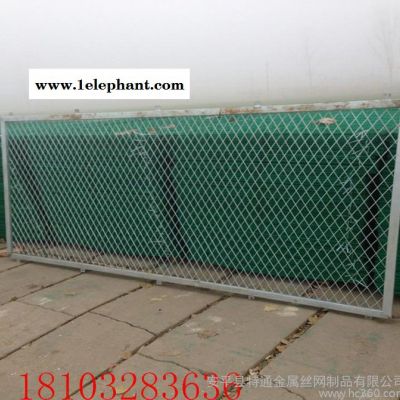 新盈特网栏- 双边丝护栏网 公路隔离网  铁路防护网 建筑养图1