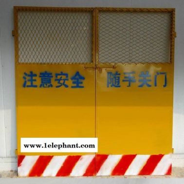 振鼎 现货批发钢板网防护门 施工电梯井护栏网 工地防护网 **价廉