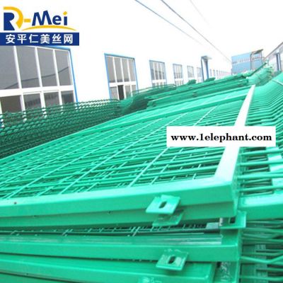 常年生产铁路护栏网高速公路防护网公路框架护栏网框架围栏图3